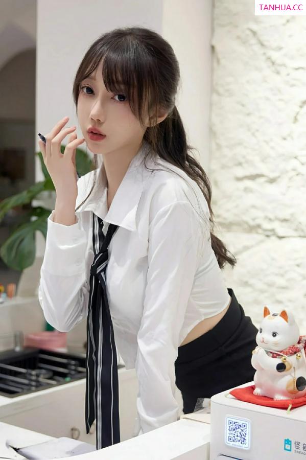 玥儿玥  [XiuRen]高清写真图 2025.08.11 No.10636 玥儿玥er OL服饰第13张图片